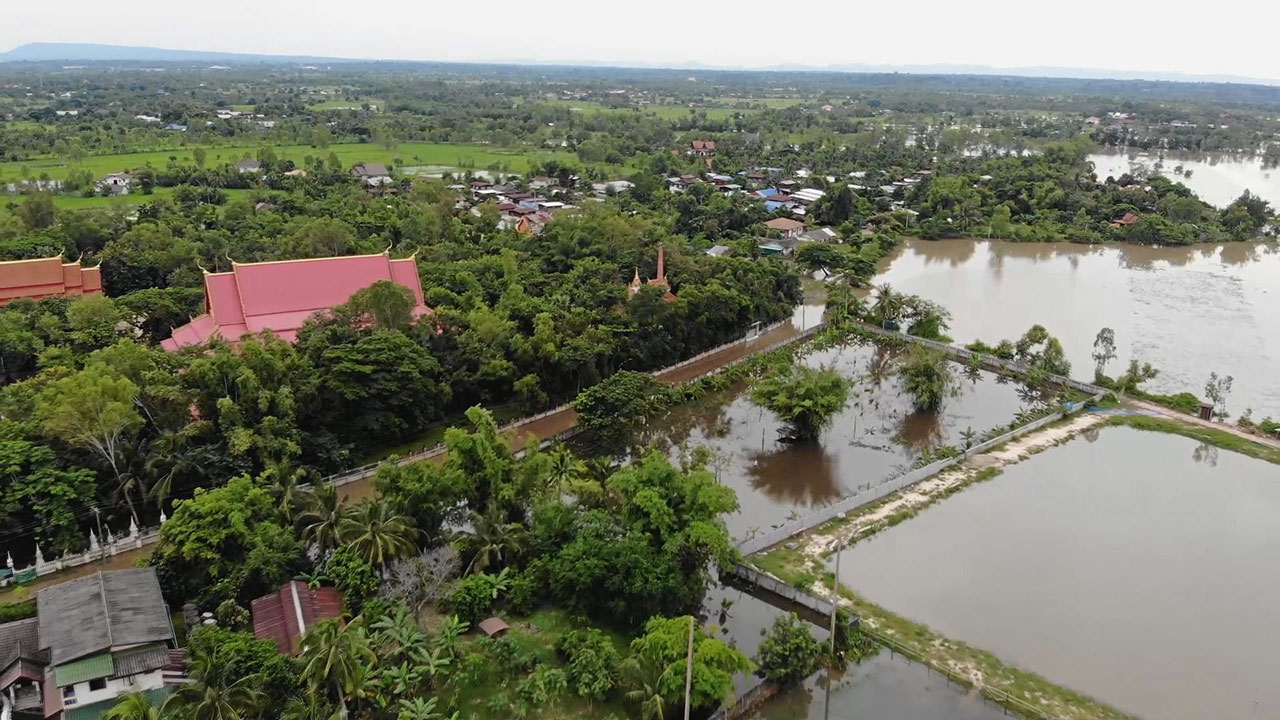 ร.10 ทรงห่วงน้ำท่วม รับสั่ง-ดูประชาชน พื้นที่อุทกภัย นายกฯลงเอง