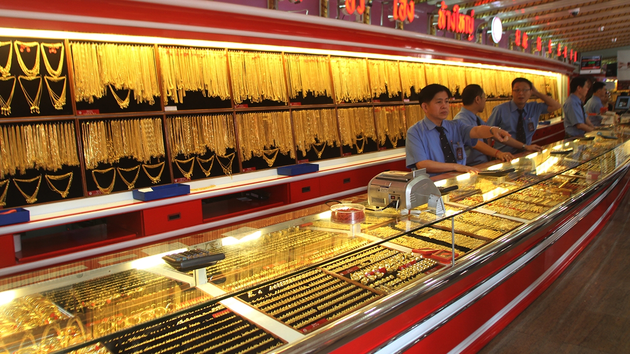 รีบไปร้านทองให้ไว วันนี้ "ราคาทอง" ร่วง 250 บาท