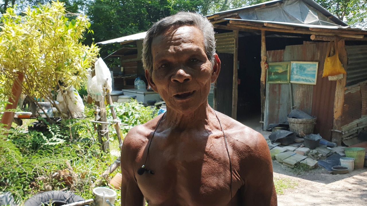 เปิดใจลุงในคลิป “แย่งข้าวหมา” แค่จะนำไปให้สุนัขตัวอื่น เสียใจโดนประจาน