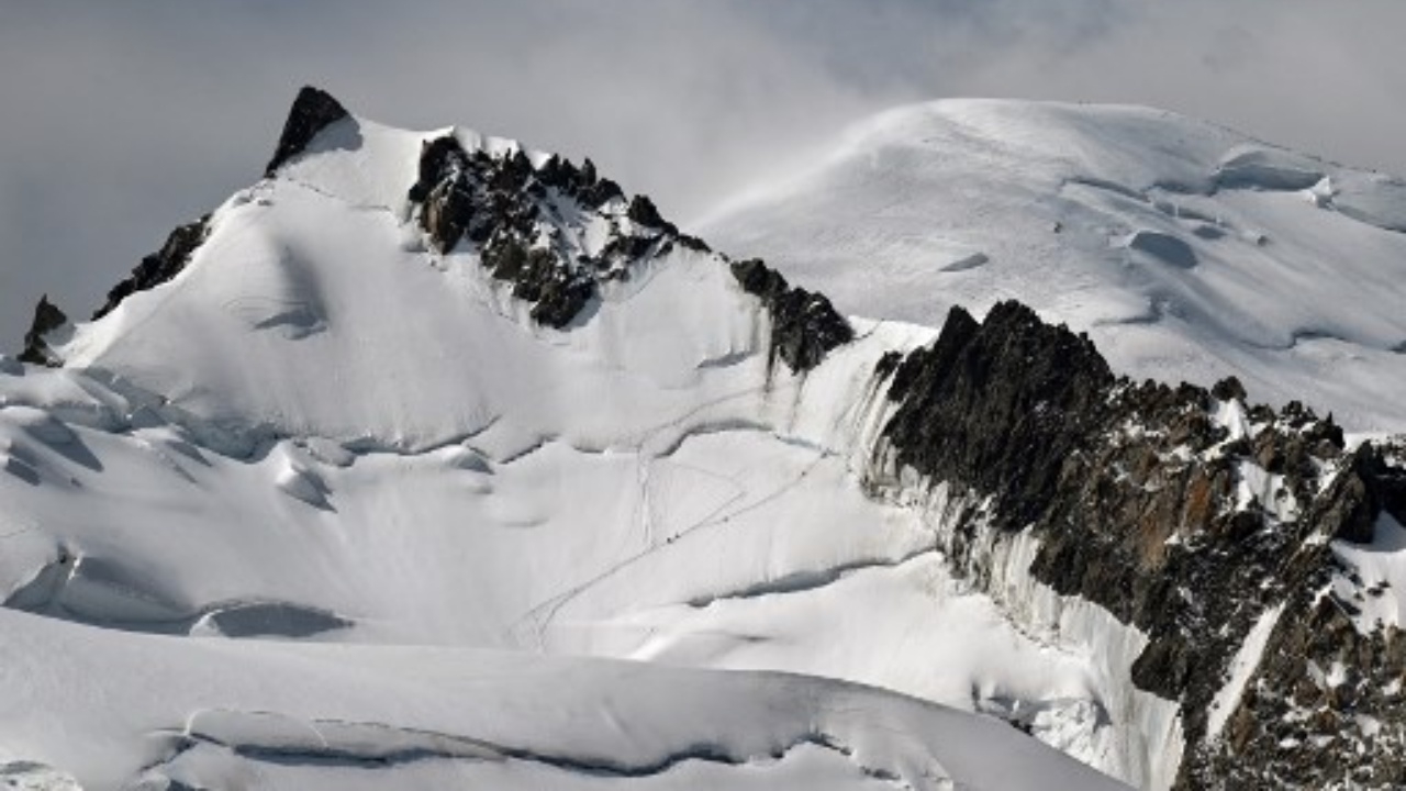 อิตาลีระทึก ธารน้ำแข็งมหึมาบนยอด‘มงบล็อง’อาจถล่ม สั่งปิดถนน-อพยพแล้ว