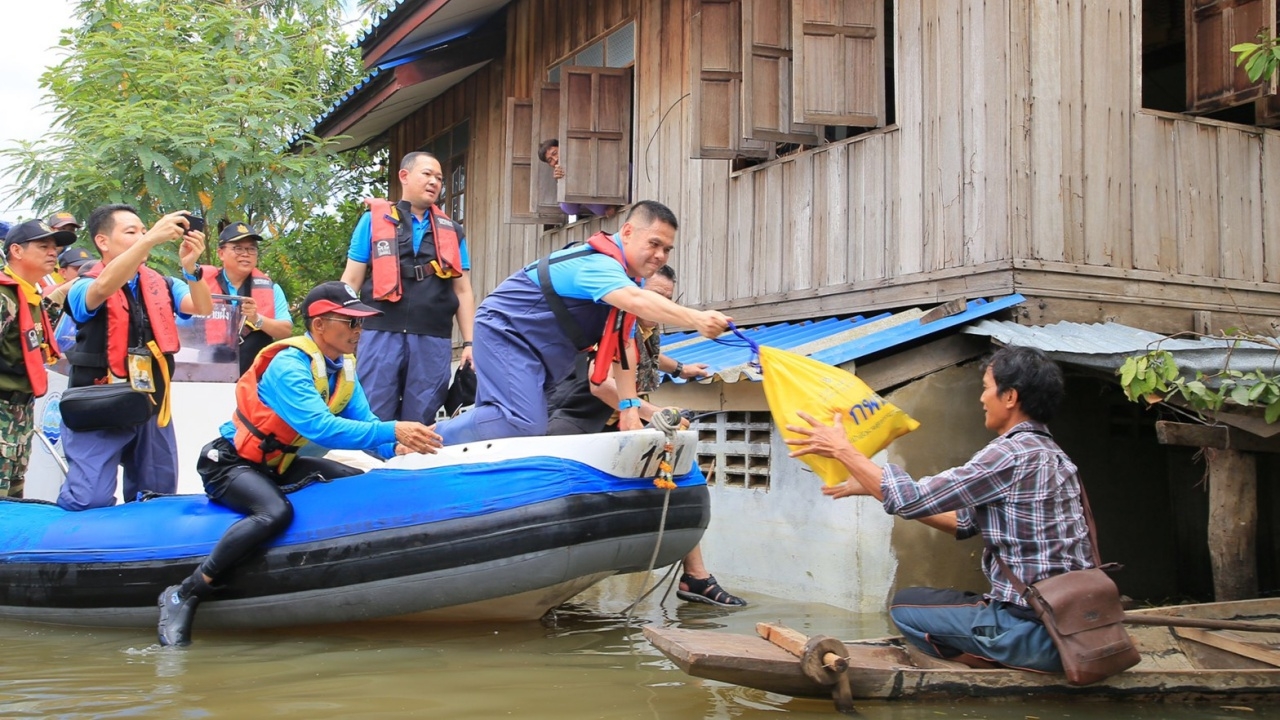 รมว.ทส.ยกทีมช่วยผู้ประสบอุทกภัย นำความห่วงใยจากรัฐบาลสู่เมืองอุบลฯ