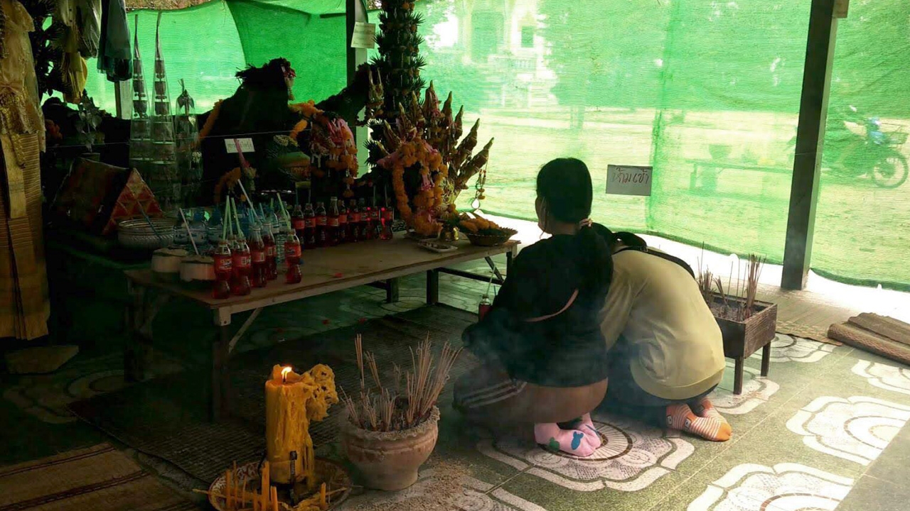 ร่างทรงกระซิบเลขเด็ด สาวใหญ่ขอโชค "ตะเคียนทอง" รับทรัพย์มา 4 งวดติด