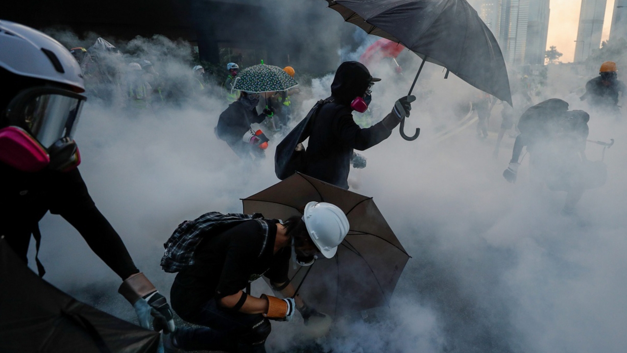 ม็อบฮ่องกงปะทะตำรวจอีก ชุมนุมหน้ากงสุลอังกฤษวอนช่วยกดดันจีน