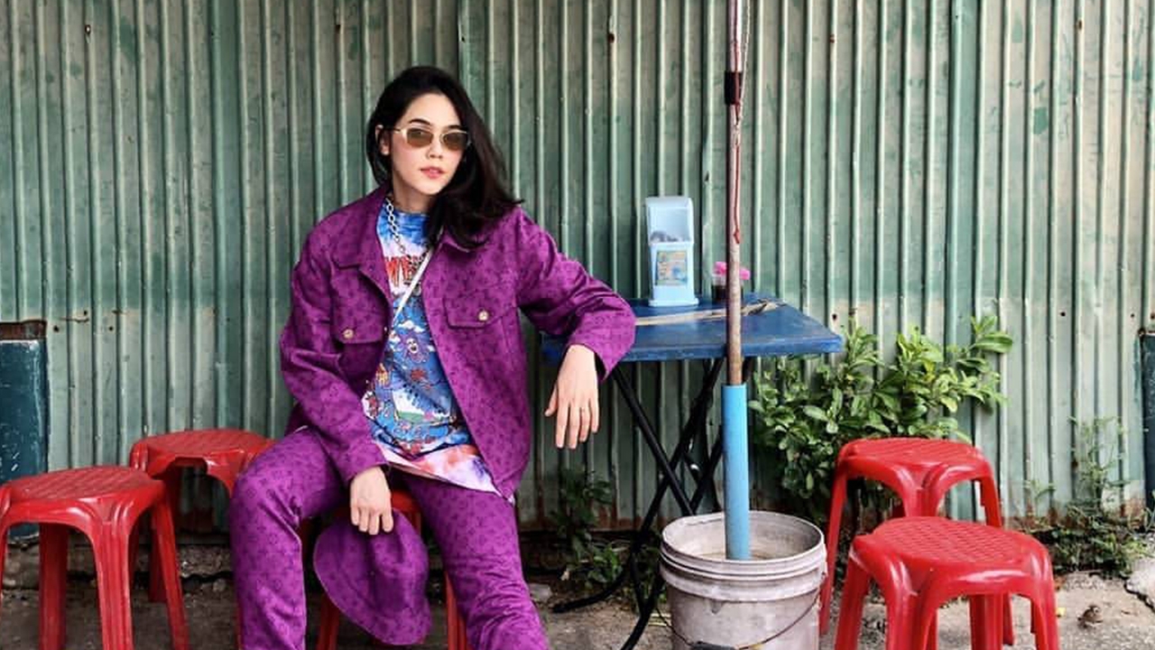 แม่ว่าแม่ได้ ส่องภาพ ชมพู่ อารยา กับแฟชั่นชุดกินข้าวข้างทาง