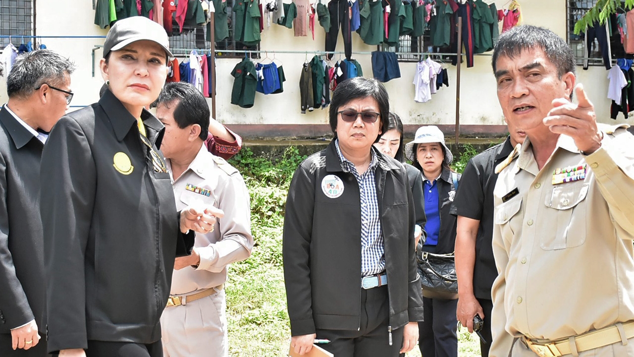 รมช.เกษตรฯ ดูปัญหาสารพิษตกค้างในเลือด นักเรียนที่เวียงแก่น