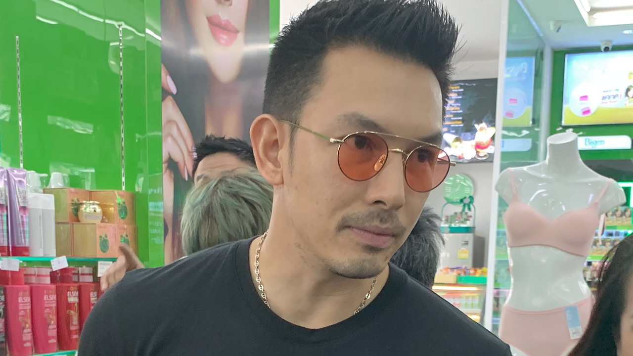 หอบเงินแสนหกให้ อั้ม อึ้ง! คนน้ำท่วมทุกข์หนัก เจอหน้าถึงกับร้องไห้!  