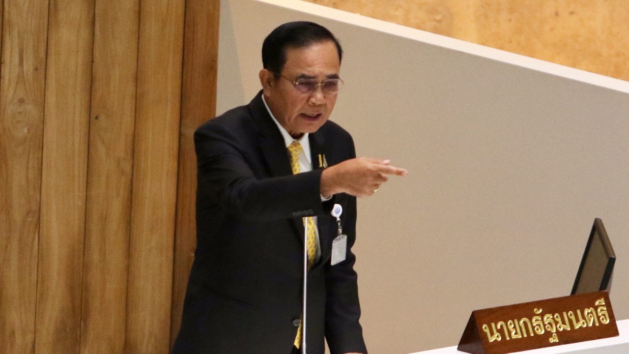 นายกฯ แจงที่มางบประมาณ ยัน รัฐดูแลวินัยการคลัง ลั่น ไม่ใช่คนร่างรธน.