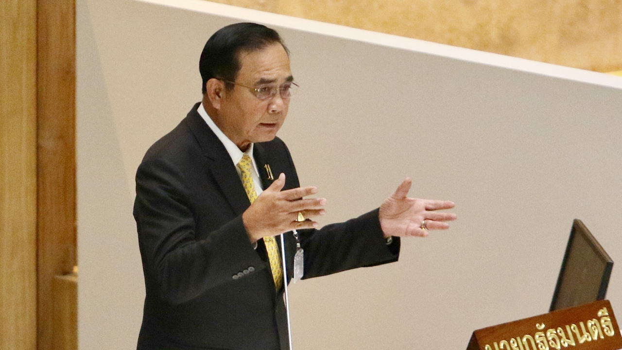 “ประยุทธ์” ออกจากสภา มอบ “วิษณุ” ตอบปมถวายสัตย์ น้อมรับคำวินิจฉัยศาล