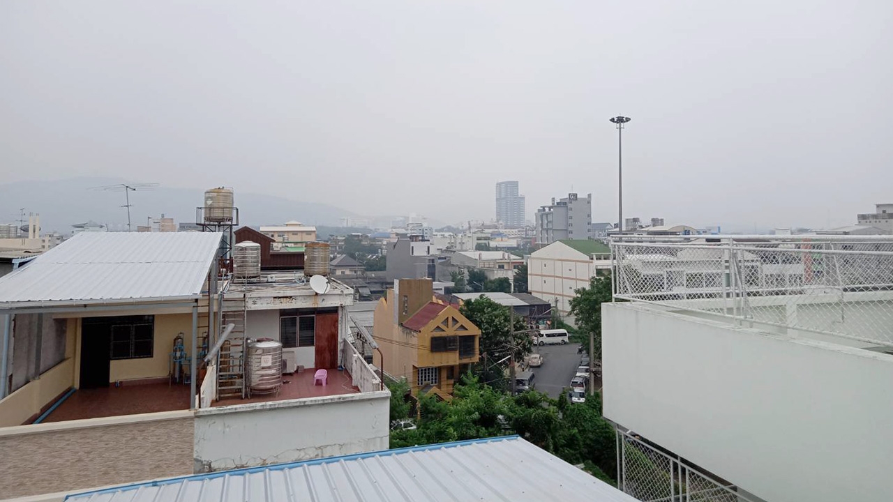 เตือนคนสงขลา ระวังหมอกควันไฟป่าหนาแน่น แนะออกบ้านใส่หน้ากาก N95