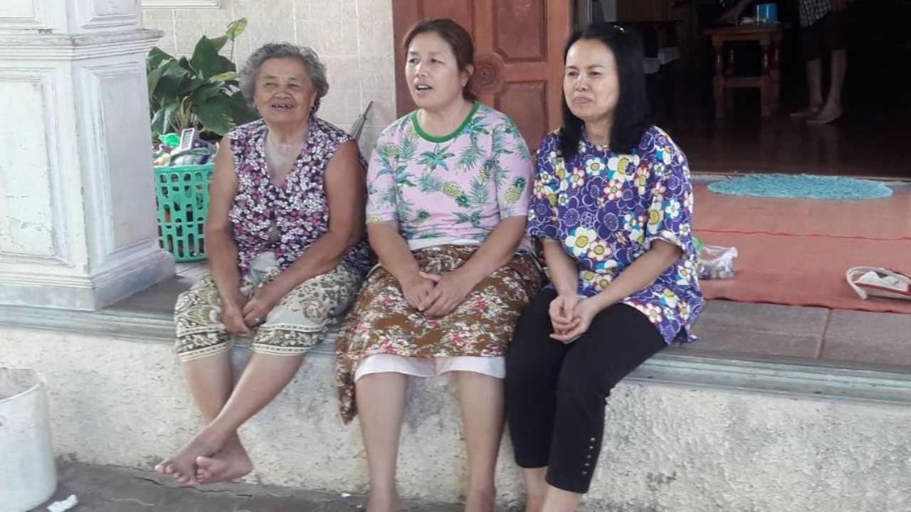 รางวัลที่ 1 มาหา! แม่เฒ่าเงินไม่พอ ซื้อใบเดียว แบ่งให้เพื่อนรวยด้วย 