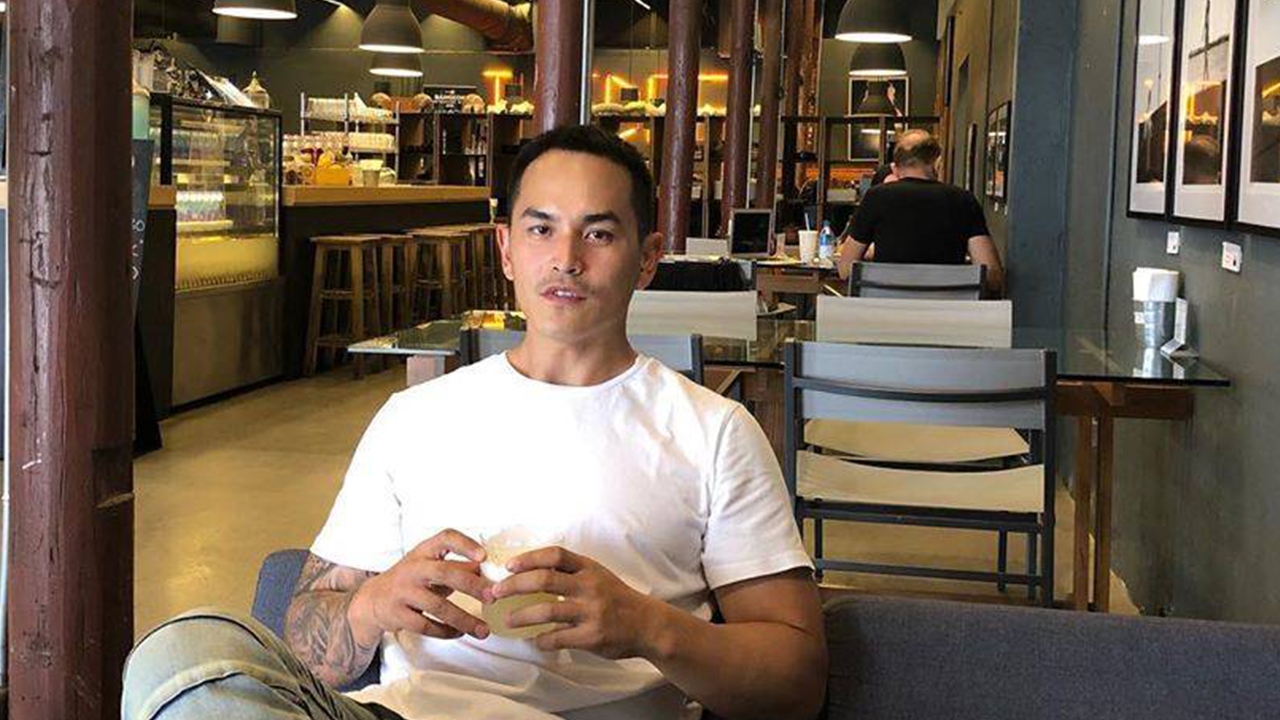 ซูมหนักมาก สงกรานต์ โพสต์ภาพพายเรือกับสาวกลางน้ำ ชาวเน็ตเดาน่าจะเป็น แมท