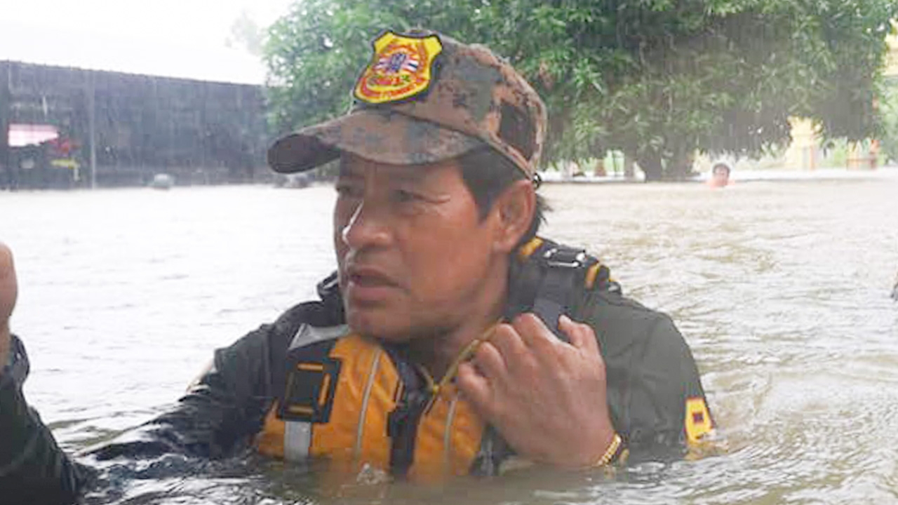 เปิดไทม์ไลน์ "บิณฑ์ บรรลือฤทธิ์" ควักเงินล้าน อาสาซับน้ำตาชาวอุบลฯ