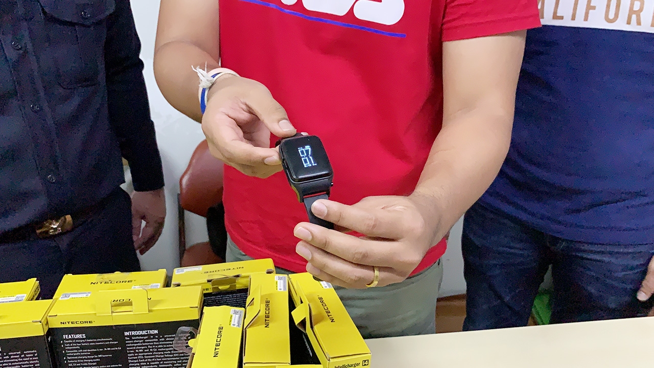 จับคนขาย "บุหรี่ไฟฟ้า" พบดีไซน์ใหม่เหมือน"สมาร์ทวอตช์" ตบตาเจ้าหน้าที่