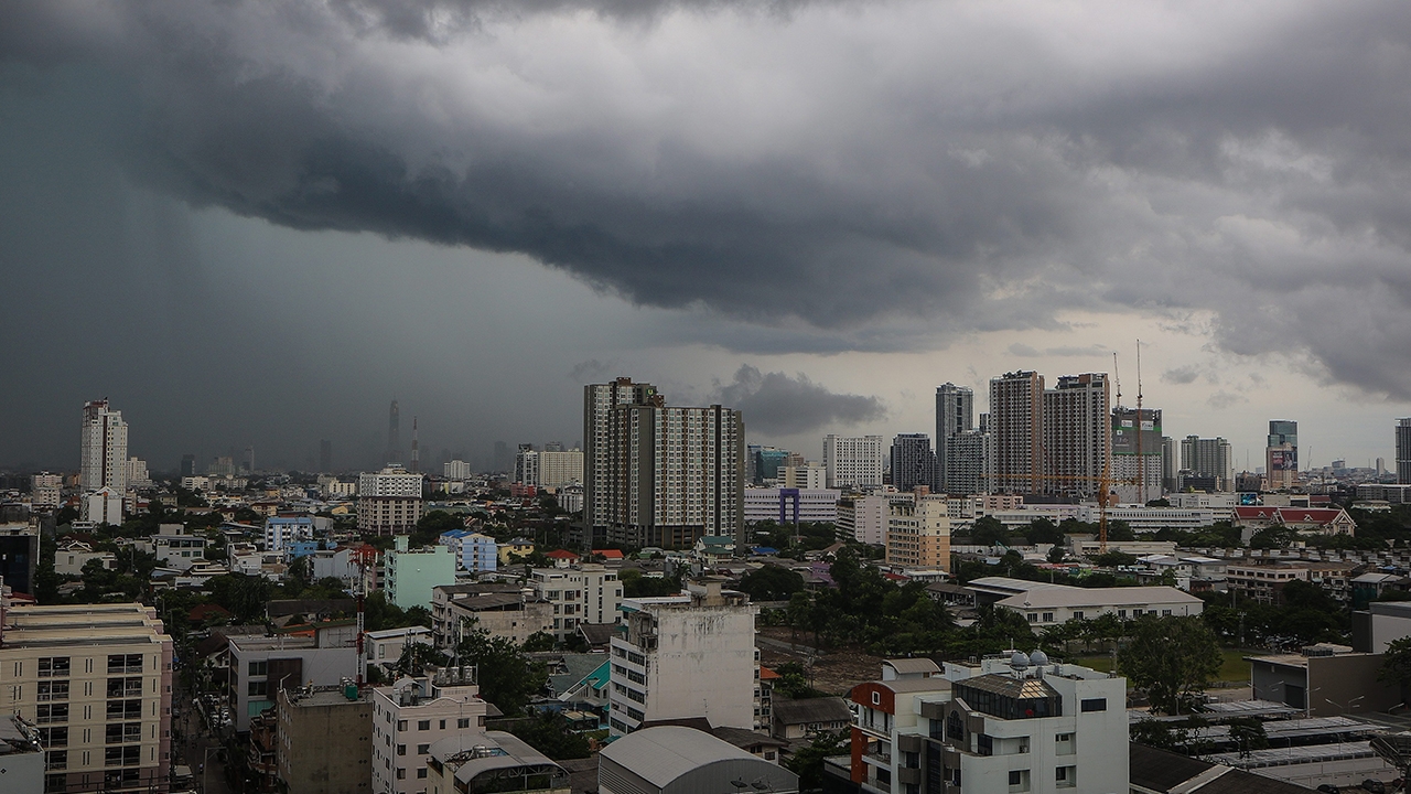 ภาคเหนือ-อีสานอากาศเย็นลง ภาคกลางถึงใต้ฝนยังตกหนัก กทม.ฉ่ำร้อยละ 70