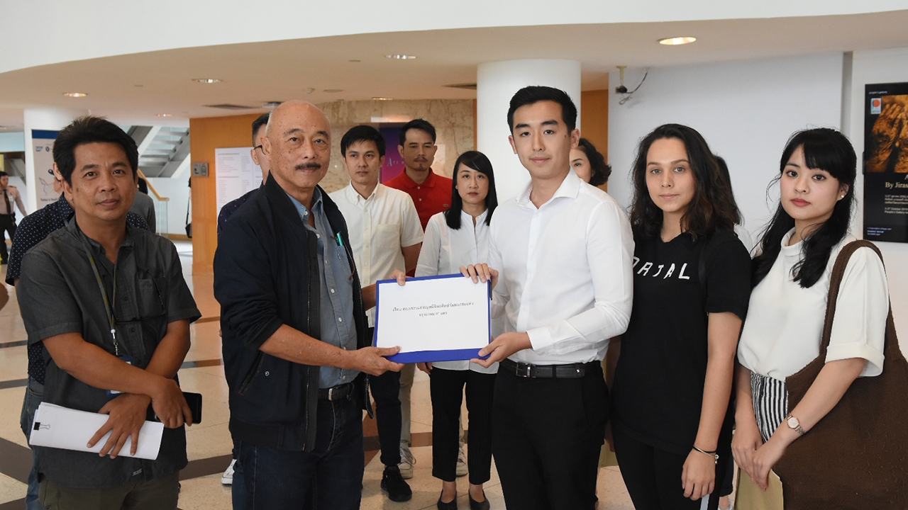 ประชาชนยื่นจี้บอร์ดมูลนิธิหอศิลปฯ กทม.แจงการประเมิน อดีต ผอ.ต่อสาธารณะ