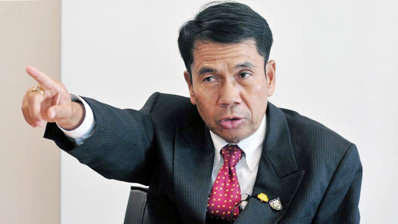 "สุทิน" ขู่ ใครโหวตสวน เจอตรวจสอบ นัดติวเข้ม ส.ส.เพื่อไทย อภิปรายงบฯ