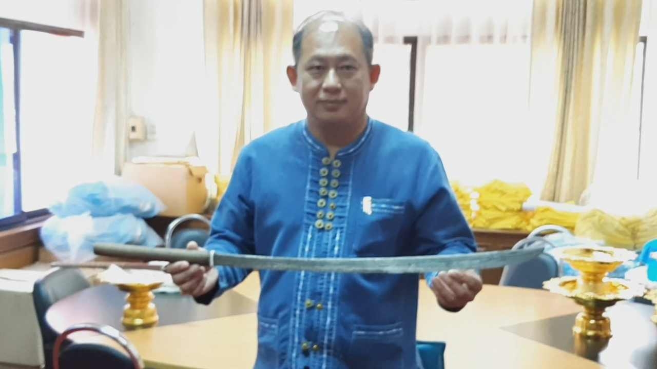 โร่คืนดาบเหล็กน้ำพี้ เฒ่าเจออาถรรพณ์ เสียงโห่ร้องยกทัพจับศึก 