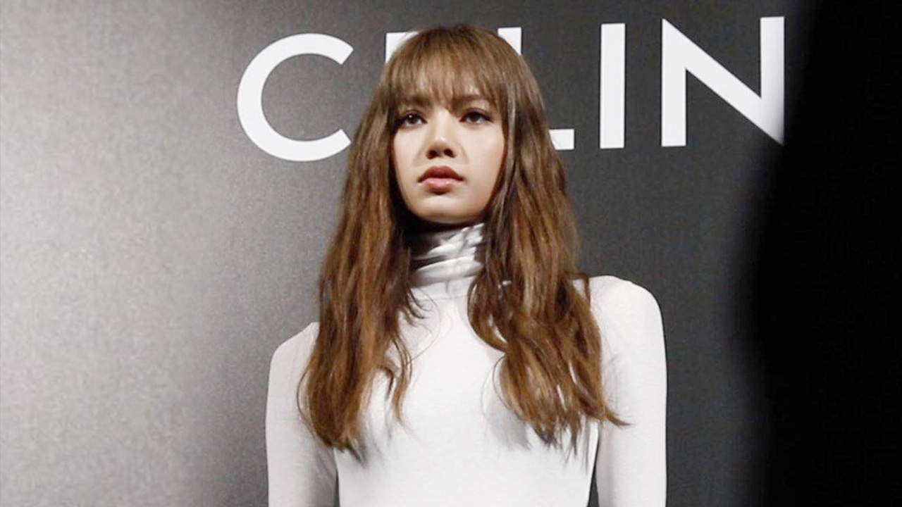 ชมภาพ ลิซ่า Blackpink นั่งฟรอนต์โรว์ดูแฟชั่นโชว์แบรนด์ดังที่ปารีส (คลิป)