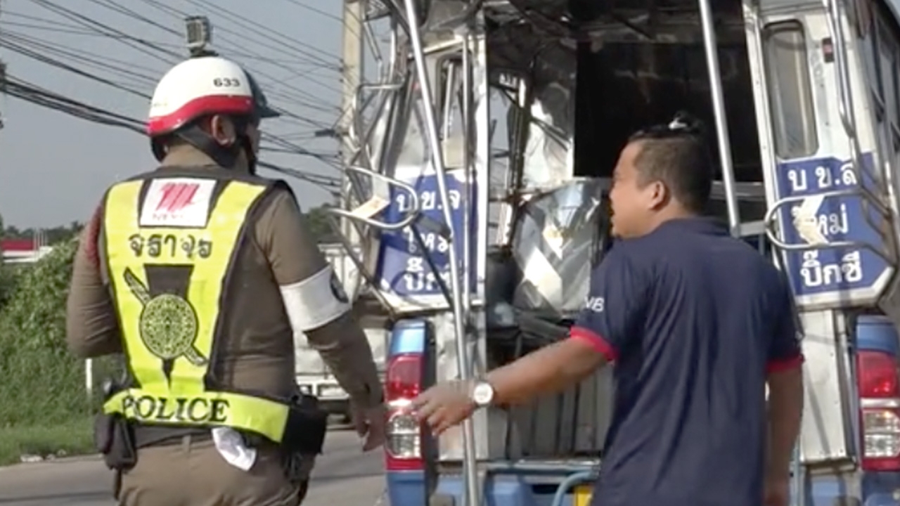 กระบะห้องเย็นพุ่งชนสองแถวพานักเรียนไปแข่งกีฬาที่โคราชบาดเจ็บระนาว