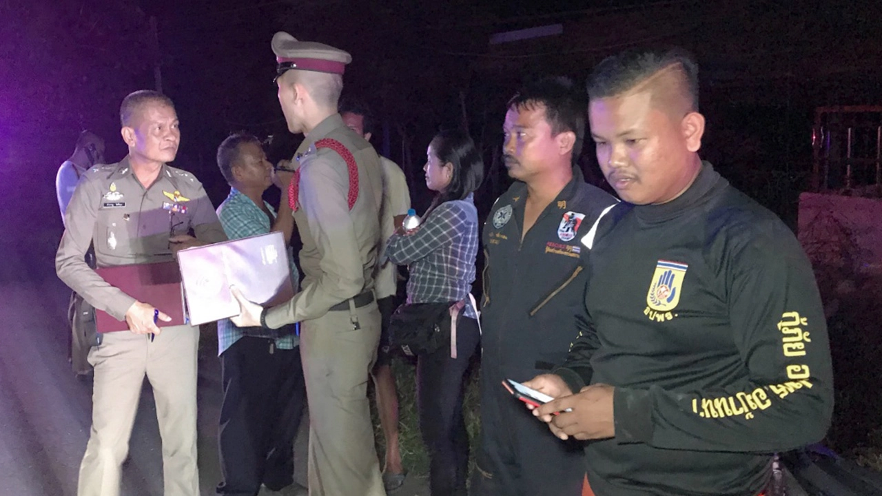 ชายวัยกลางคนวิ่งตัดหน้า 10 ล้อ โดนชนจังๆ กลางถนน ไม่รอดชีวิต