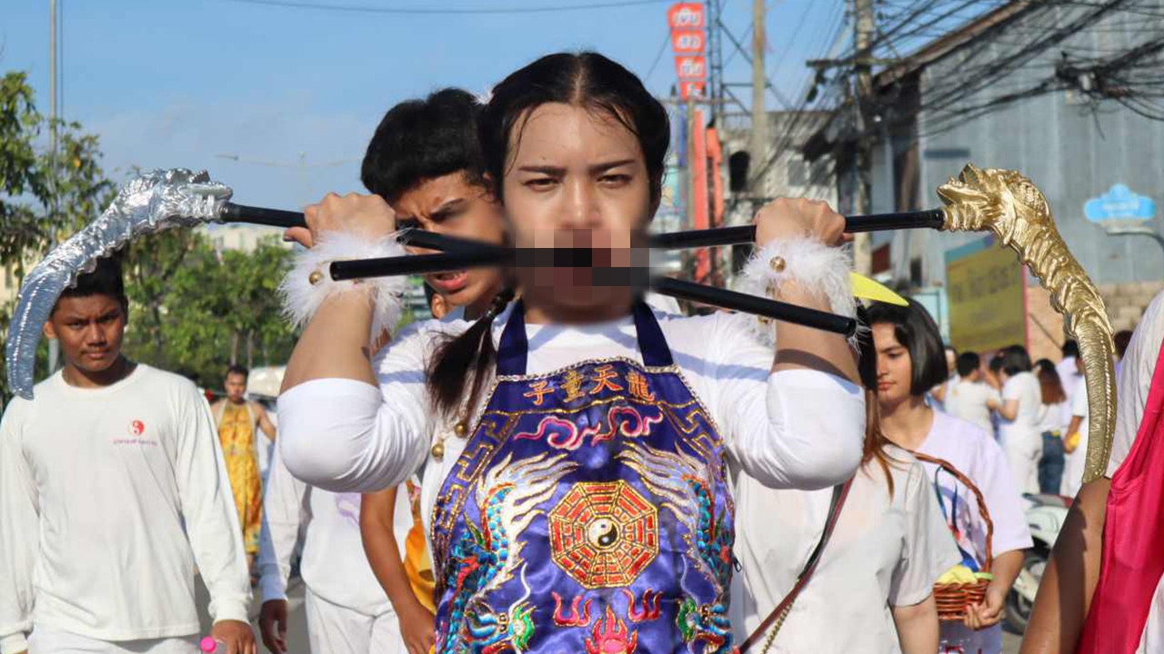 เริ่มแล้ว "แห่พระ" รอบเมืองภูเก็ต ม้าทรง ทิ่มแทงทรมานร่างกาย