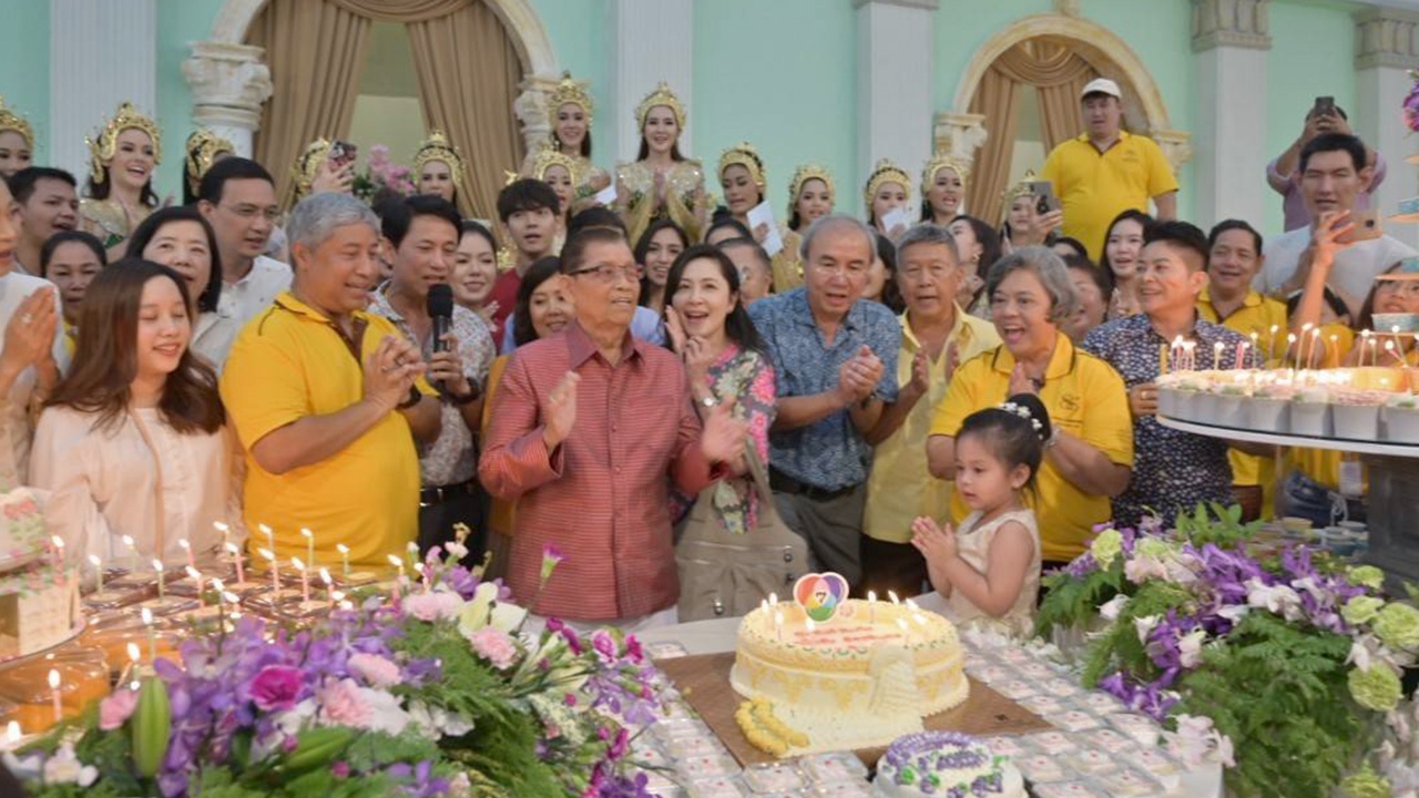 สุดอบอุ่น ลูกหลานร่วมทำบุญวันเกิด อาหรั่ง อายุครบ 89 ปี 