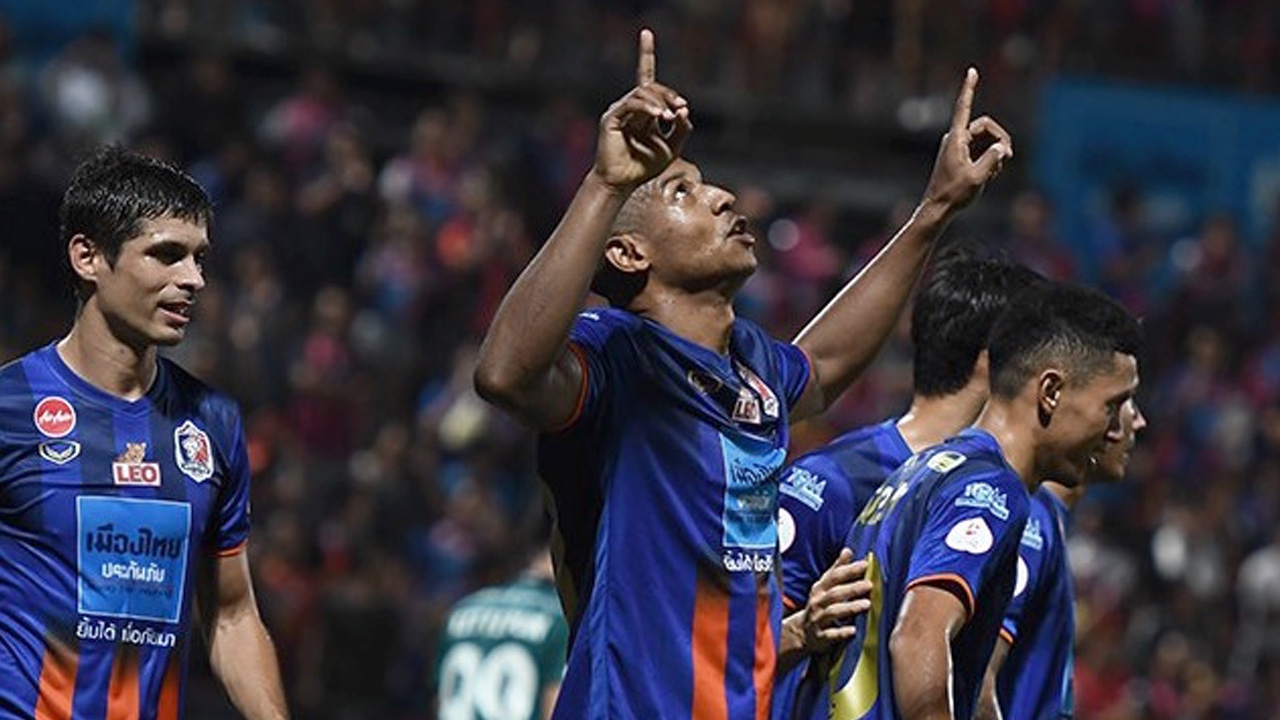 คลองเตยลุกเป็นไฟ "สิงห์เจ้าท่า" เปิดรังตะปบ "ชัยนาท" 4-0 ลุ้นแชมป์ต่อ