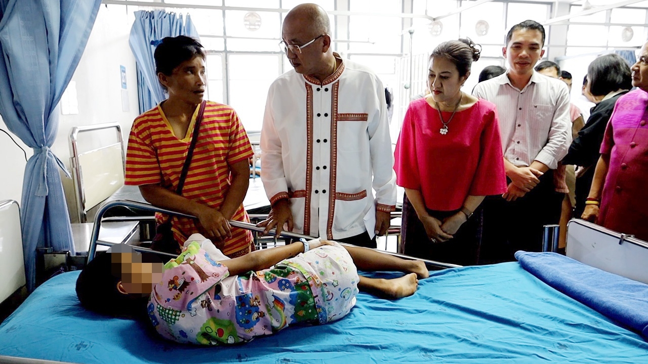 เด็ก 10 ขวบที่กาฬสินธุ์ ปะทัดระเบิดใส่มือ กระดูกนิ้ว-มือแตกละเอียด