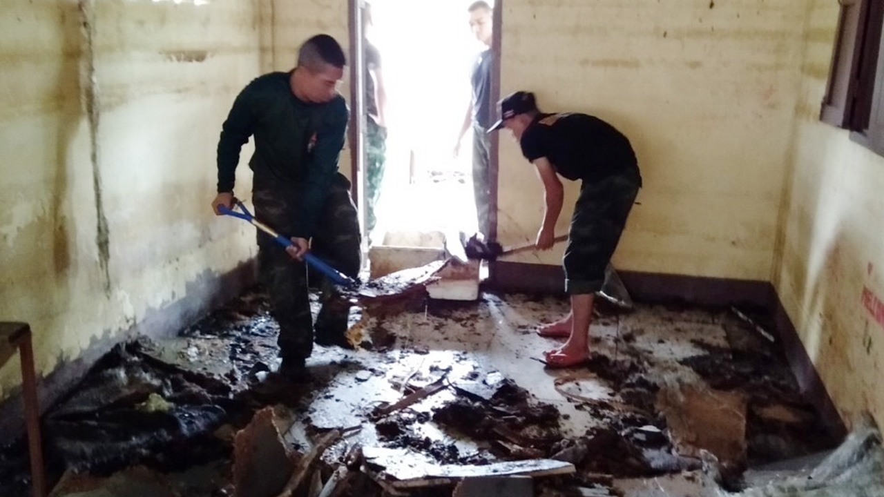 ทบ.ส่งประชาชน ประสบอุทกภัยในภาคอีสาน กลับบ้านหลังน้ำท่วมลด 