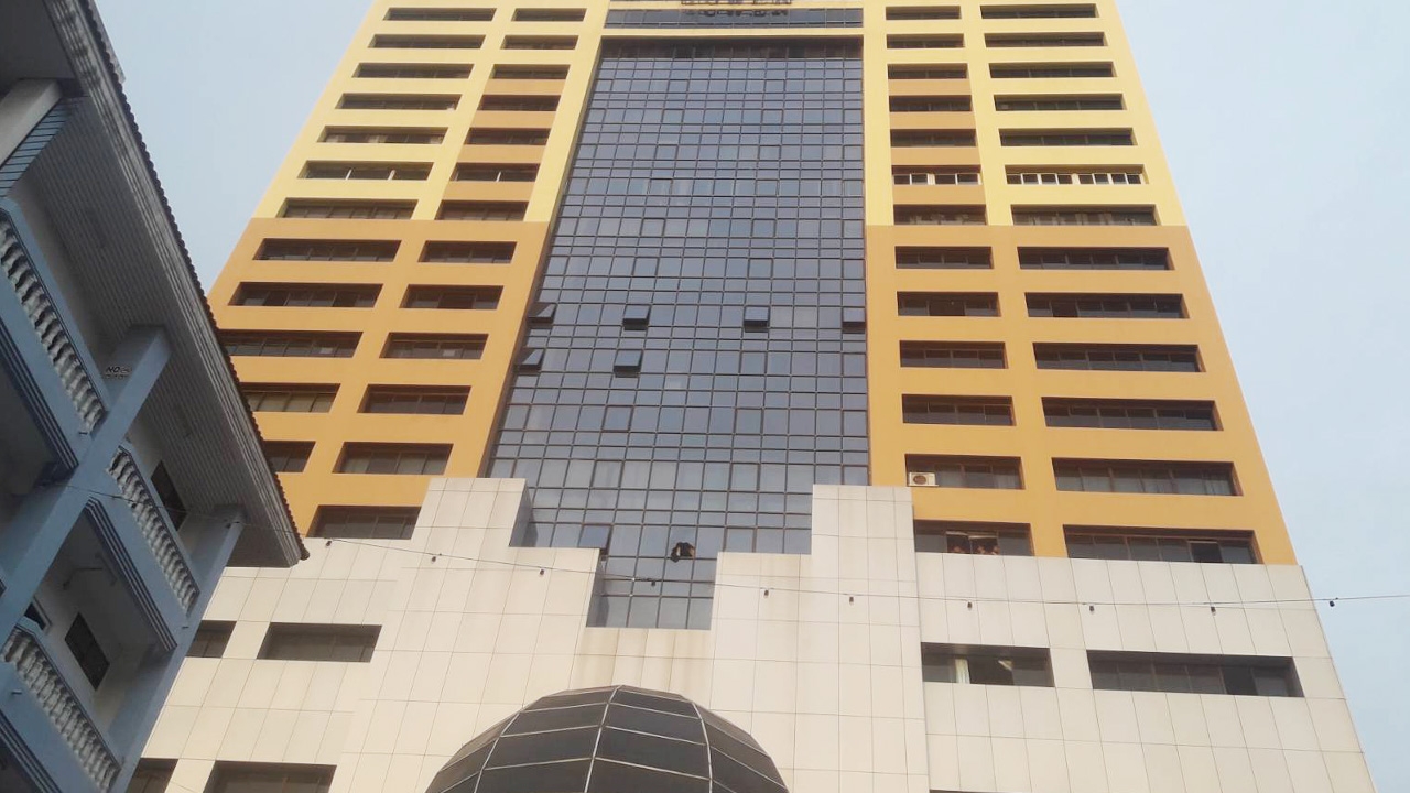 หวิดวอดวาย ไฟไหม้ตึกออฟฟิศที่แหลมฉบัง โชคดีสปริงเกอร์ทำงาน 100%