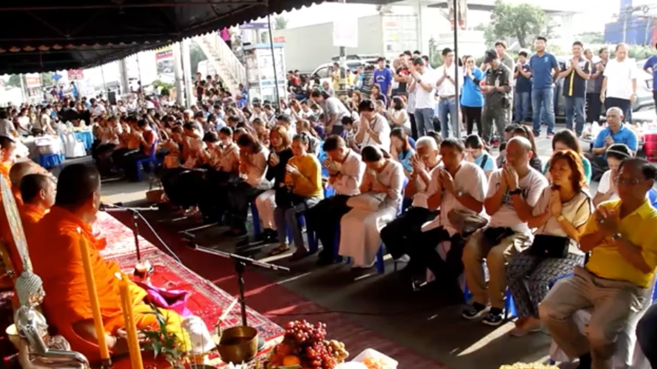 ทำบุญใหญ่อุทิศกุศลให้ 13 ศพกระบะคว่ำ หลังเฮี้ยนทำชาวบ้านหลอนนอนไม่หลับ