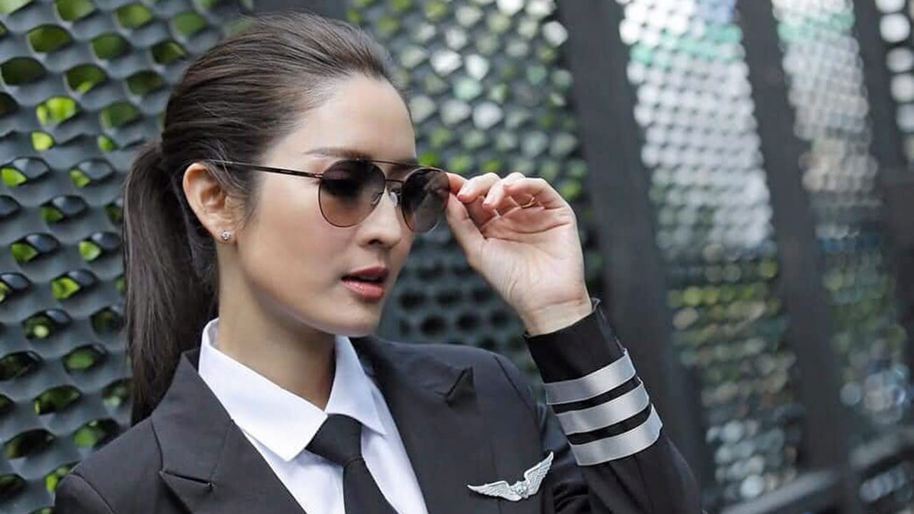 ยังไม่ทันจะถ่ายละครก็เป็นข่าวฮือฮาเมื่อ แอฟ โพสต์ภาพในชุดเครื่องแบบนักบินสุดเท่