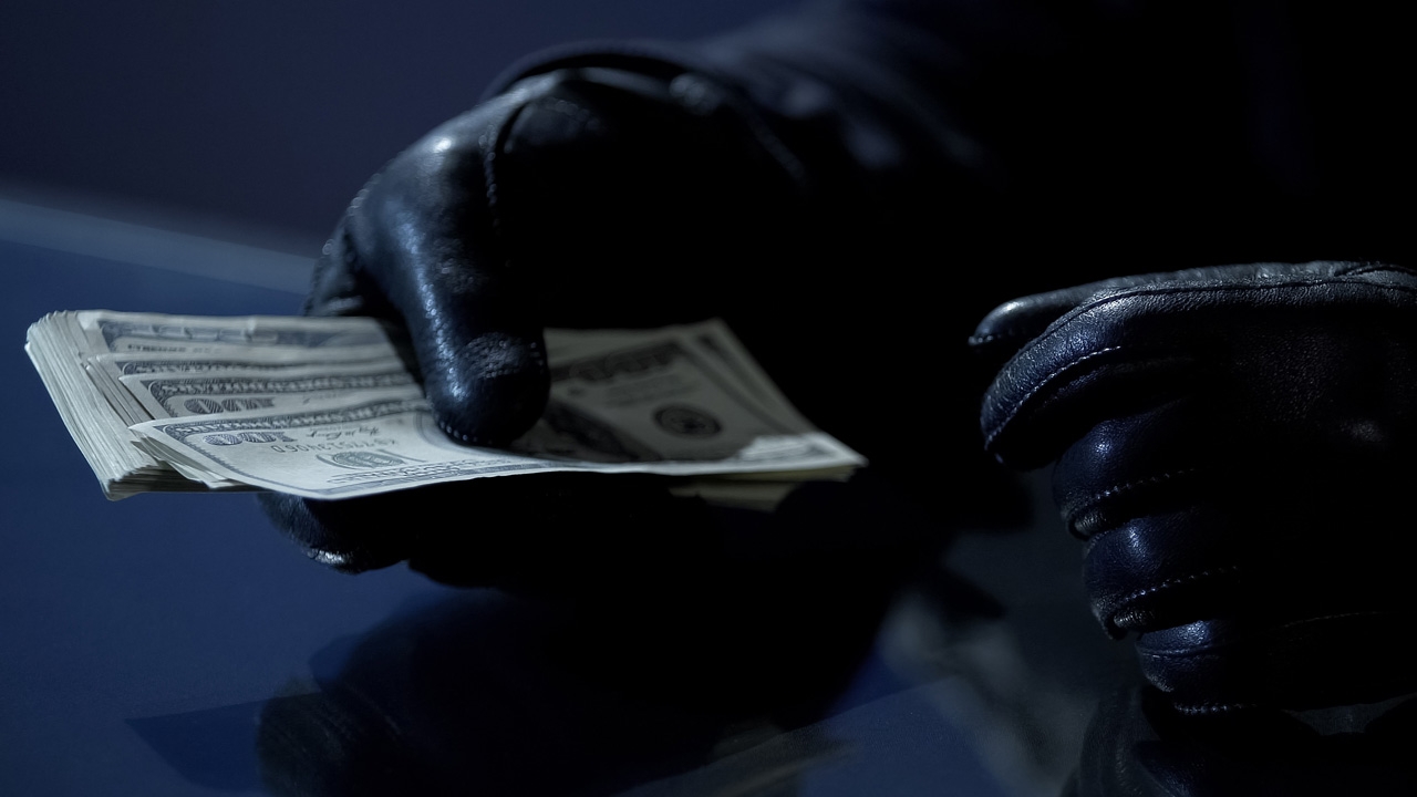 เตือนภัย "มิจฉาชีพ" อ้างกระเป๋าโดนกรีด ของสำคัญหาย หลอกขอเงินค่ารถ