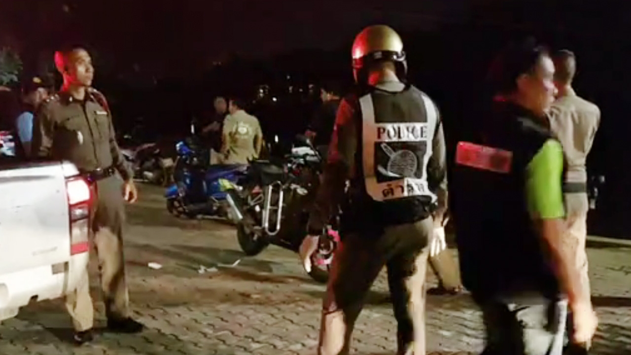 หนุ่มหึงโหดเมียบอกเลิก คว้ามีดปาดคอสาหัสก่อนหลบหนี แต่ตร.รวบตัวไว้ได้