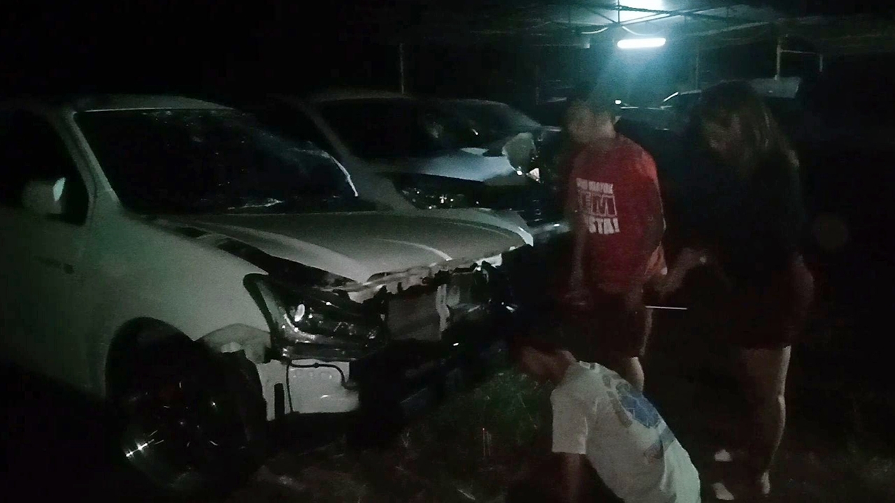 จนท.ศูนย์ฯ นาวา ที่เจอวิญญาณเฮี้ยนกระบะชน 5 ศพ จุดธูปขอขมาให้ไปสู่สุขติ