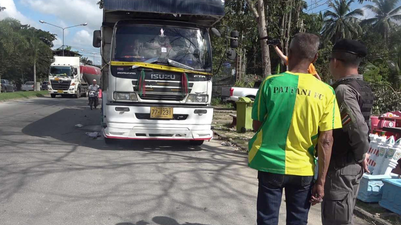 หนีระทึก สิงห์รถบรรทุก ถูกโจรใต้ยิงเจ็บ กัดฟันขับจนถึงด่าน