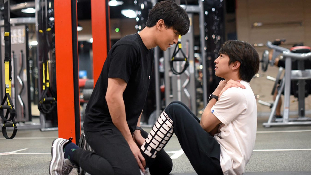 คู่จิ้นทะลุจอ “โอห์ม&ฟลุ๊ค” ชวนเล่นท่ายากเพิ่มความฟิต