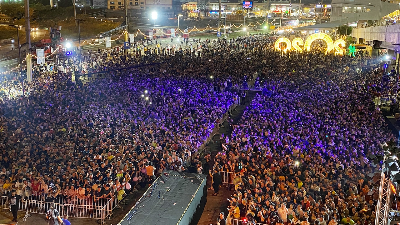 คนนับหมื่น แห่เคาต์ดาวน์ เซ็นทรัล เวสต์เกต บางใหญ่ ต้อนรับปีใหม่ 2563