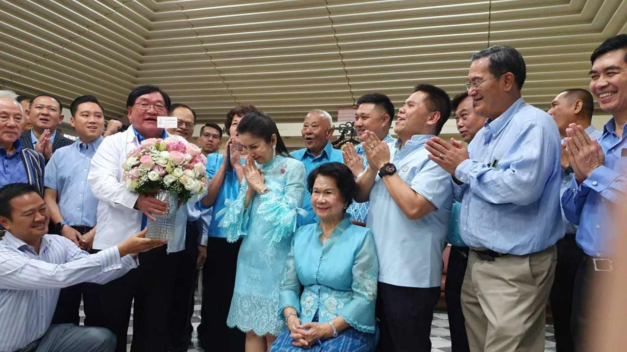 เปิดบ้าน ศิลปอาชา สวัสดีปีใหม่ "หนูนา"น้ำตาคลอ รับไม่มีพ่อ ไม่ง่ายเลย