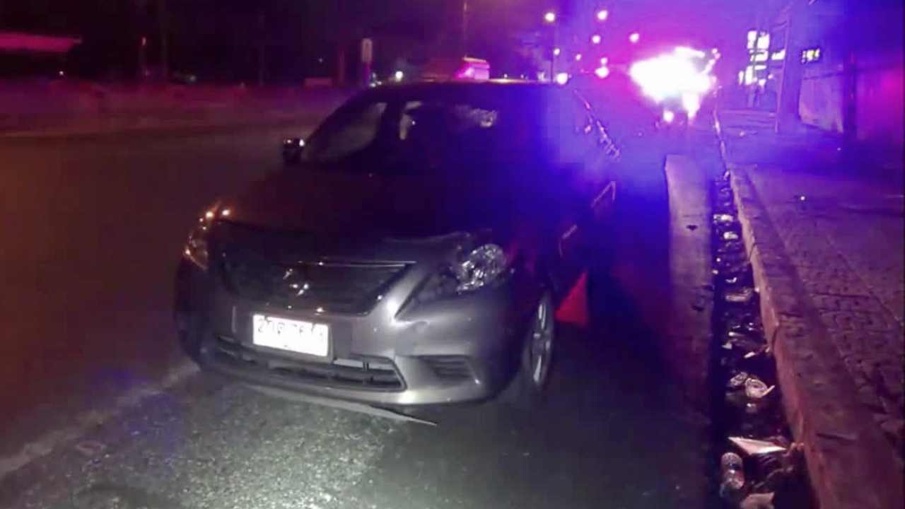 หนุ่มน้อยช็อก หนุ่มใหญ่ไม่ใส่เสื้อ โดดให้รถชนดับในวันสิ้นปี 