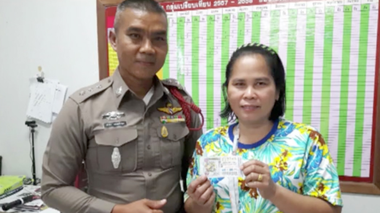 สาวใหญ่อุบลฯ เฮง ถูกหวยรับ 6 ล้าน เผยซื้อขณะเดินทางกลับบ้านช่วงปีใหม่