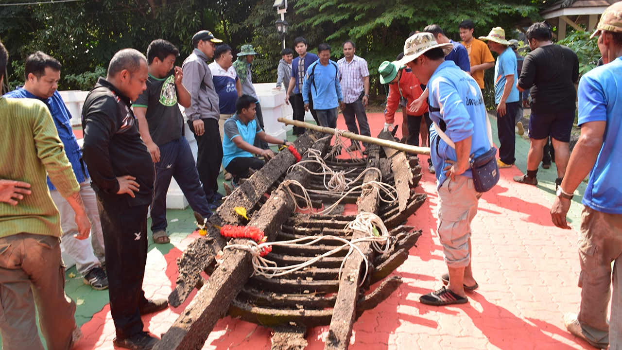 พบเรือไม้โบราณ ในแม่น้ำแควน้อย คาดเป็นเรือโยงบรรทุกสมัยสงครามโลกครั้งที่ 2