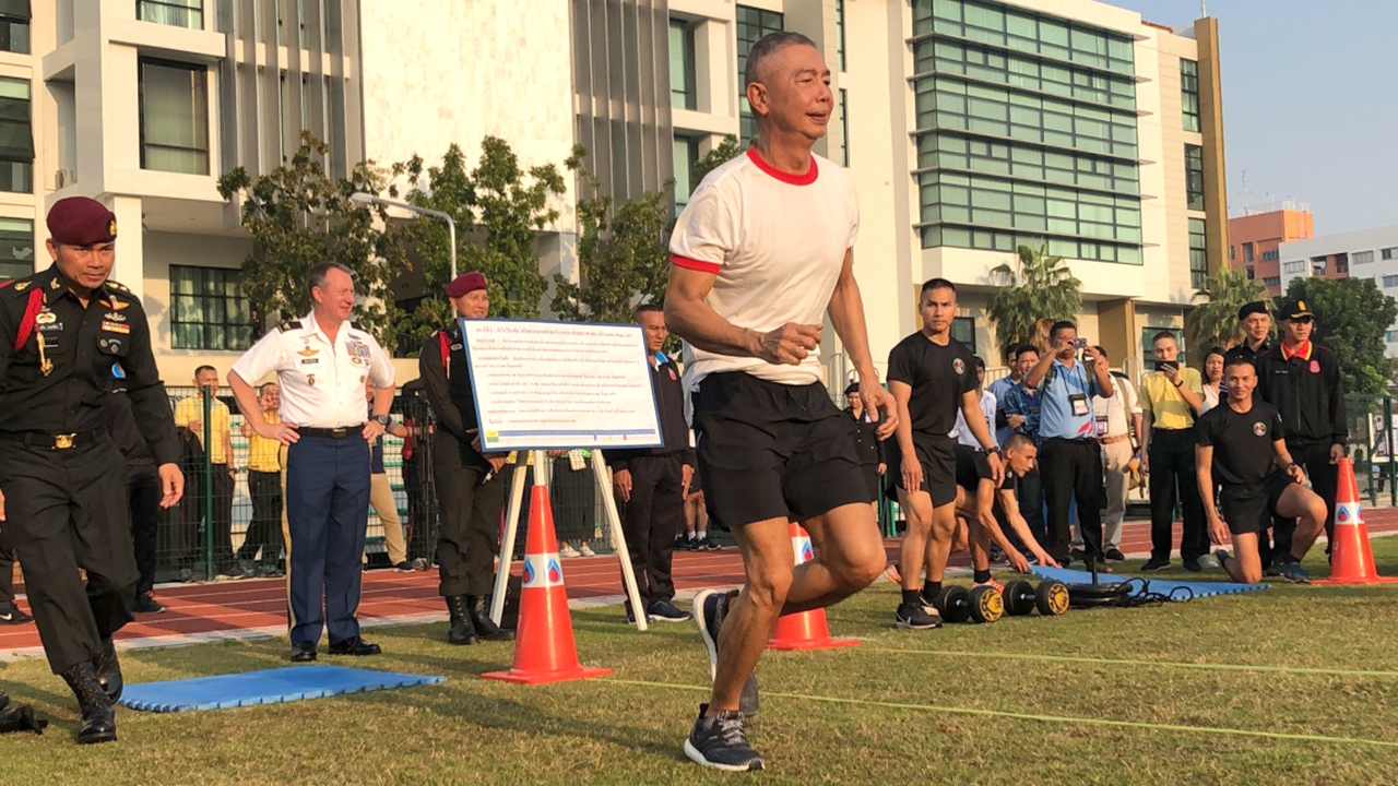 "บิ๊กแดง" โชว์ยังฟิต สวมชุดกีฬา ร่วมทดสอบร่างกาย กับผู้พันทั่วประเทศ  