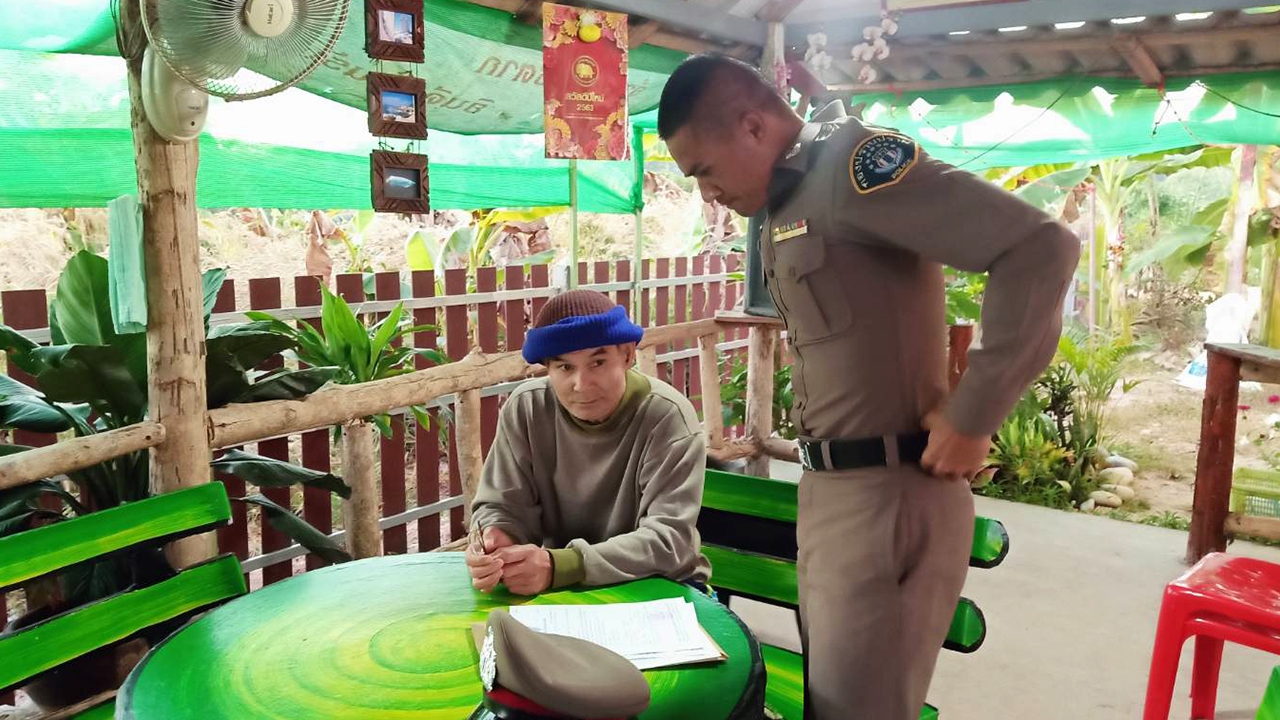 จับอดีตปลัดหนองคาย ให้ต่างด้าวสวมบัตรประชาชน เรียกหัวละ 1.5 แสน