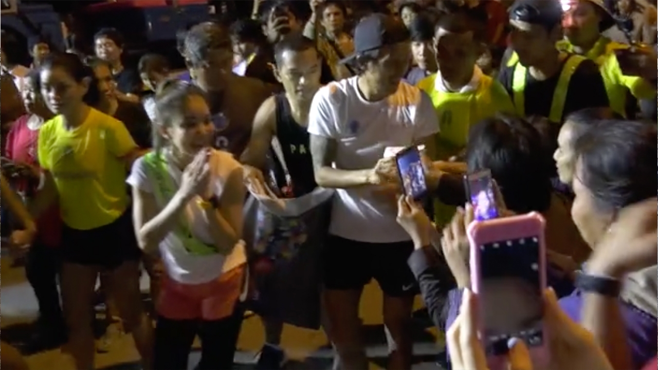 'ตูน' วิ่งก้าวคนละก้าว ช่วย 7 รพ.ภาคเหนือถึงลำปาง คนแห่รับล้น