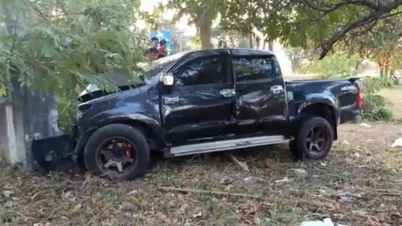 ปิกอัพตกถนนชนตอม่อ นักเลงวัวลานเมืองเพชร ดับ 2 สาหัส 5 