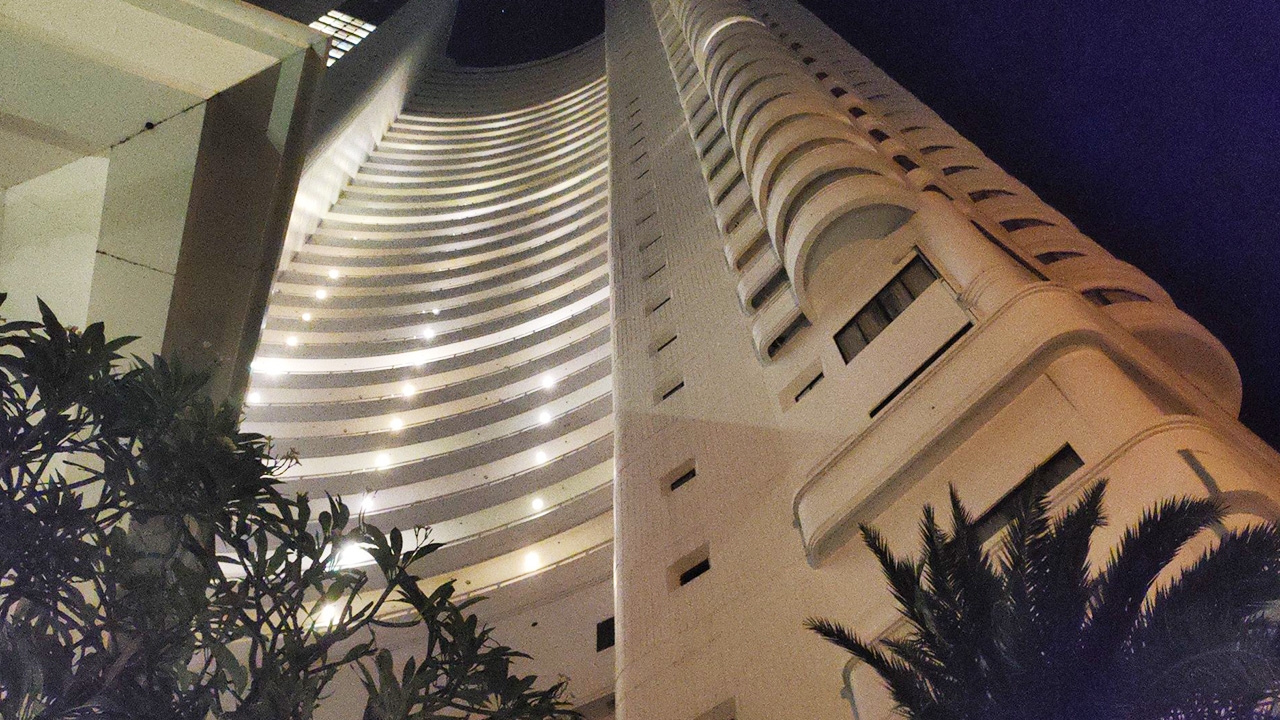 สาวกาฬสินธุ์โดดโรงแรมหรูพัทยา หล่นห้องพักชั้น 22 ตายในวันเกิด