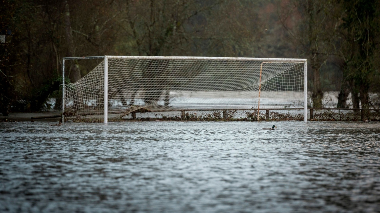 สเปน โปรตุเกสอ่วม เจอพายุถล่มส่งท้ายปี ดับพุ่ง 9 หญิงเกาหลีใต้ตายด้วย