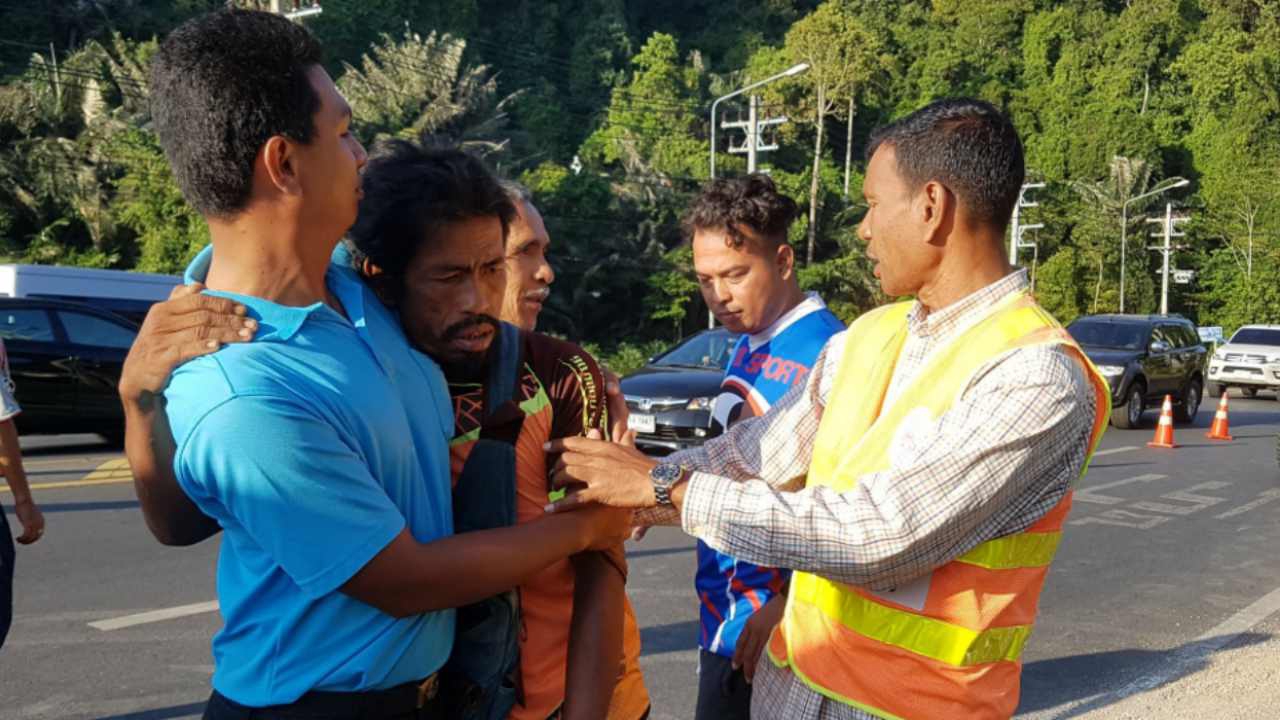 พ่อปล่อยโฮ ผ่านมาเจอศพลูกชาย เผยเพิ่งซื้อจยย.ให้ หลังได้แชมป์หมากฮอส