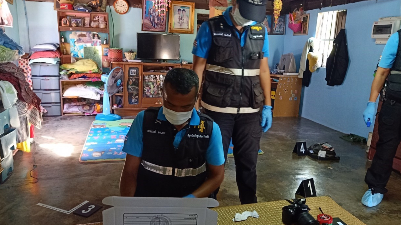 ลูกชาย ผญบ.ดัง ชักปืนจะสู้ถูก ตร.ตรัง ยิงขาเจ็บ หลังถูกตามจับพัวพันยาเค